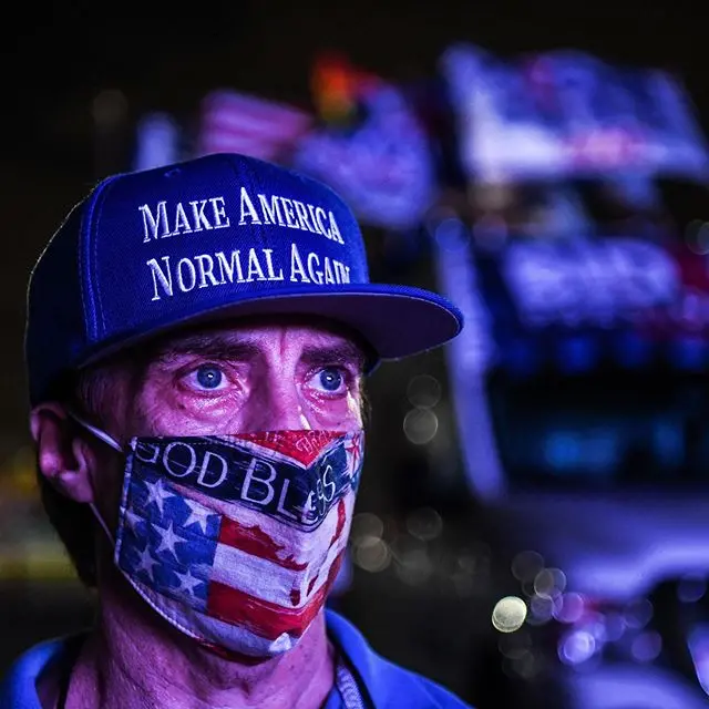 अमेरिकेत निवडणुकीच्या दिवसाची काही क्षणचित्रं. .