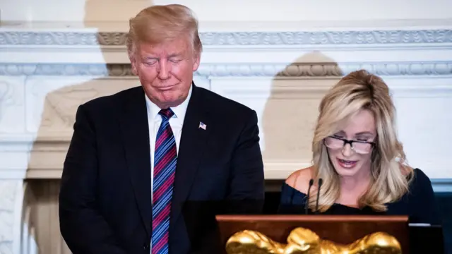 Donald Trump (kushoto) Paula White-Cain (kulia)