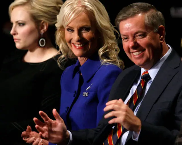 Thượng nghị sỹ Lindsey Graham (phải)