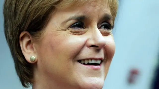 نیکولا استورجن