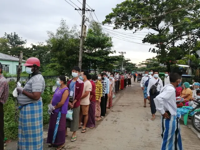 မဲပေးသူတွေ