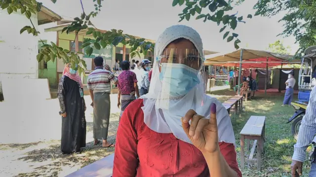 ကြိုတင်ဆန္ဒမဲပေးပြီးသူများ မဲထပ်ပေးဖို့မလိုကြောင်း ကော်မရှင် သတိပေး