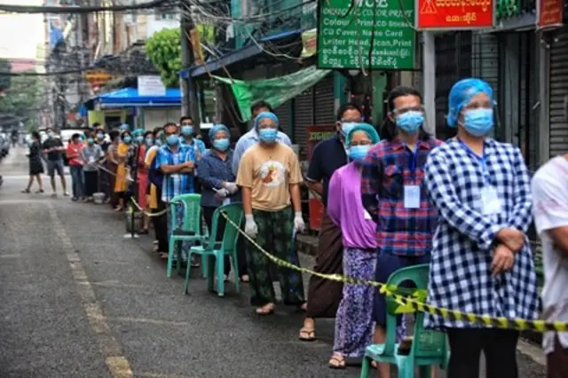 မဲပေးပြီးကြသူတွေ