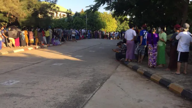မဲရုံပိတ်ချိန်ကျော်တဲ့အထိ မဲမပေးရသေးသူတွေရှိနေ