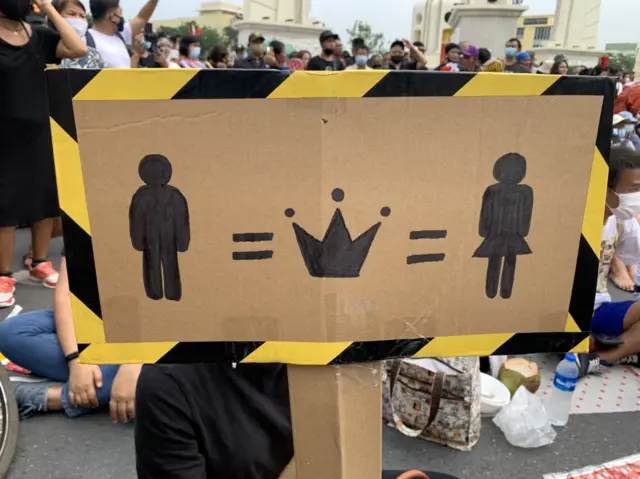 ป้ายในที่ชุมนุม