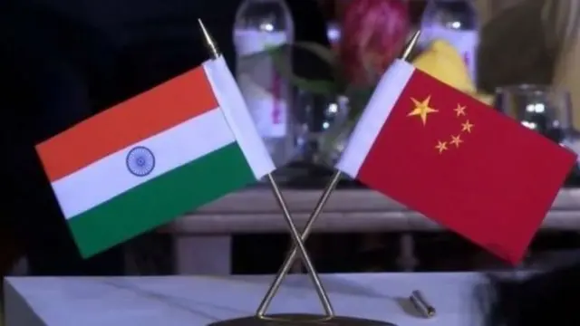 भारत और चीन के झंडे
