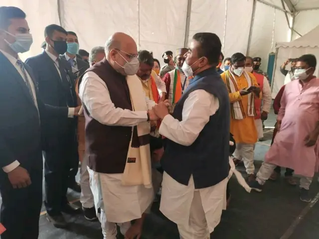 तृणमूल कांग्रेस के बागी नेता शुभेंदु अधिकारी ने बीजेपी का दामन थामा