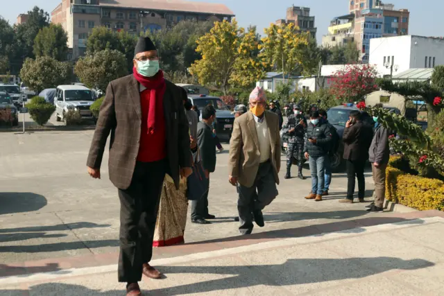 संसद् भवनमा बसेको नेकपा संसदीय दलको बैठक