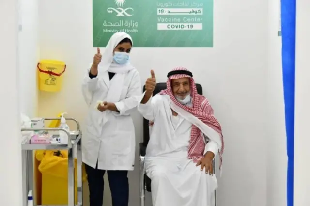 mai shekara 60 da aka yi wa allurar riga-kafin cutar korona a Jeddah