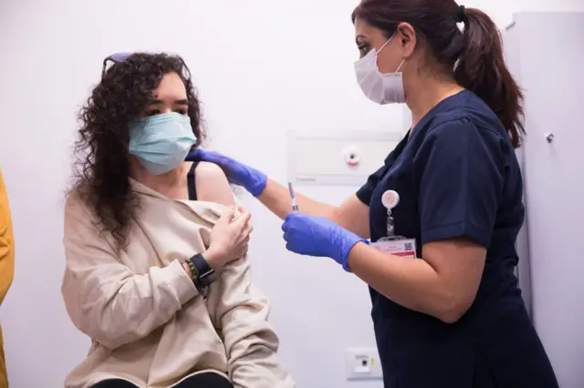 Bilim Kurulu Üyesi Doç. Dr. Kayıpmaz: Günlük olarak 1,5 milyonun üzerinde insanın aşılanması teorik olarak mümkündür