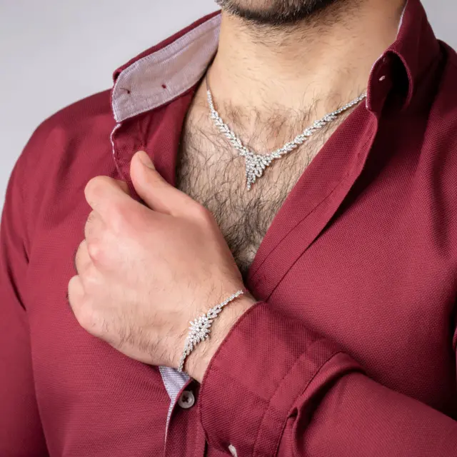 Bir kuyumcu için yaptığı reklam kampanyasıyla konuşulan satış danışmanı Yaman: "Kadın bedeni obje değildir, olmamalı"