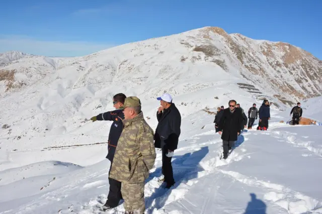 Hakkari'nin Şemdinli ilçesinde çığ altında kalan bir askerin daha cansız bedenine ulaşıldı