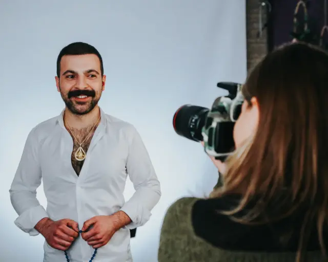 Bir kuyumcu için yaptığı reklam kampanyasıyla konuşulan satış danışmanı Yaman: "Kadın bedeni obje değildir, olmamalı"