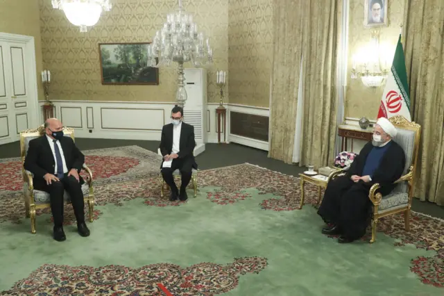 فواد حسین و روحانی