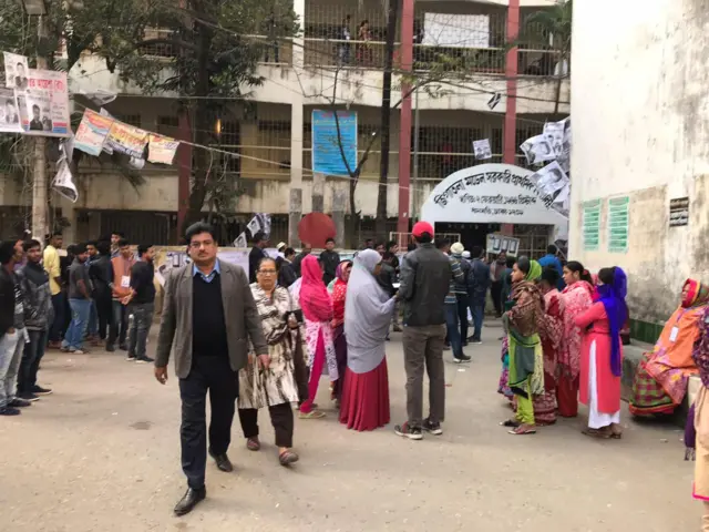 ভোটগ্রহণ সুষ্ঠুভাবে হলেও কেন্দ্রে ভোটার উপস্থিতি কম