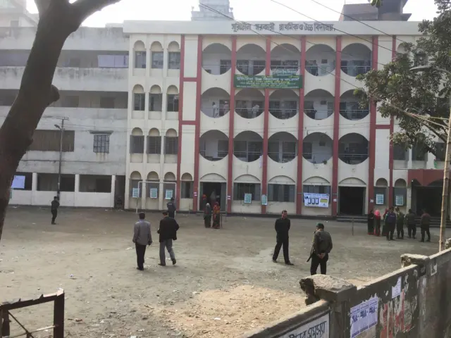প্রায় ভোটারবিহীন একটি ভোটকেন্দ্র