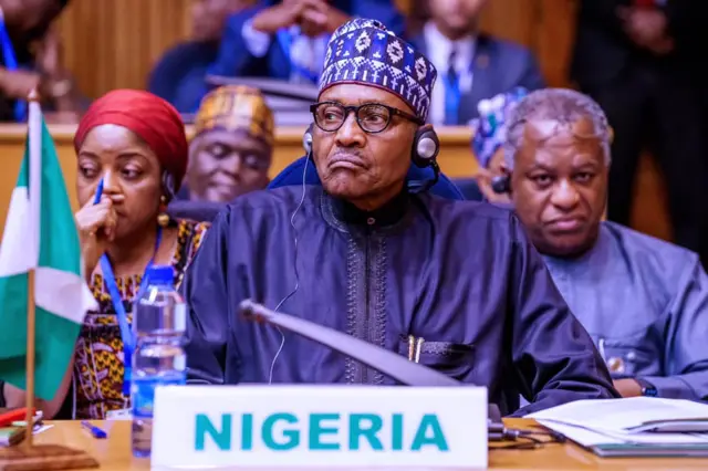 Falana ya ce babu dkar da ta amince Shugaba Buhari ya kara wa'adin hafsoshin soji