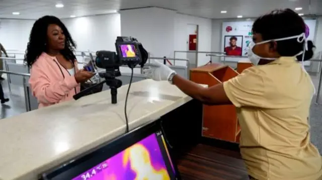 Rakaabka waxaa lagu baaraa garoomada diyaaradaha
