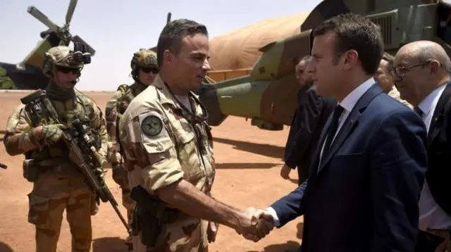 Shugaba Macron yana kokarin ganin an aika da karin dakaru yankin Sahel domin fatattakar masu tayar da kayar baya.