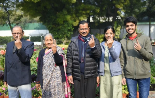 अरविन्द केजरीवाल अपने परिवार के साथ