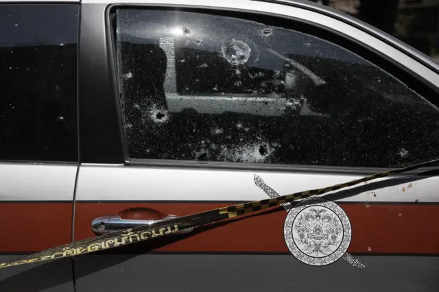 รถตำรวจถูกยิง