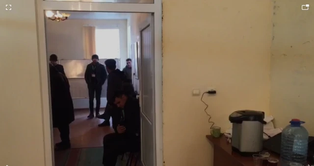 müşahidəçilərin olduğu otaq