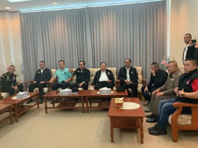 นายกฯ ฟังบรรยายสรุปเหตุการณ์