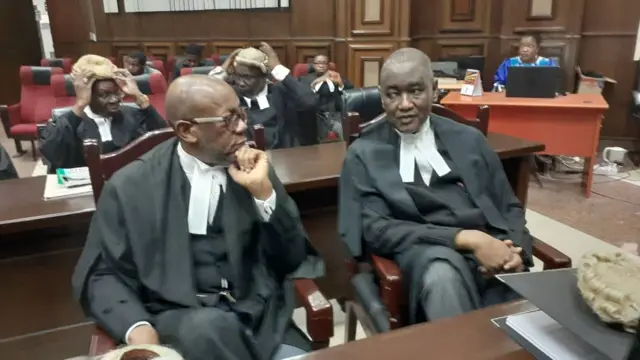 Lauyoyin SAnusi