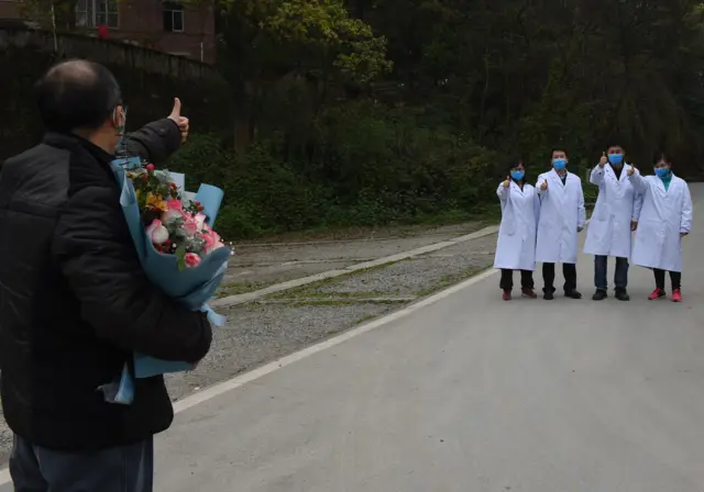 Çongçing Kamu Sağlığı Merkezi'ndeki son hasta böyle tahliye edildi
