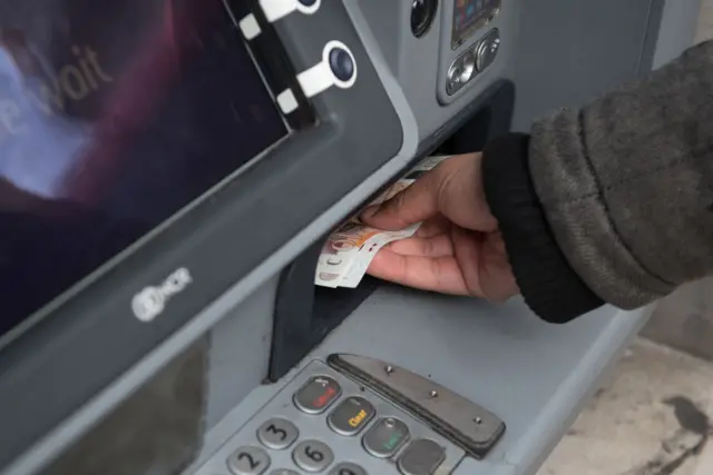 اموال فى بريطانيا