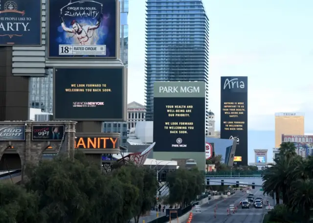 Các sòng bài tại Las Vegas bị ra lệnh ngưng hoạt động vào nửa đêm thứ Ba