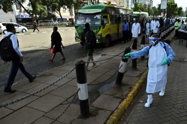 ዝርገሐ ኮሮናቫይረስ ንምቁጽጻር ኣብ ጎዶናታት ናይሮቢ መድሃቢት ይንጸግ ኣሎ