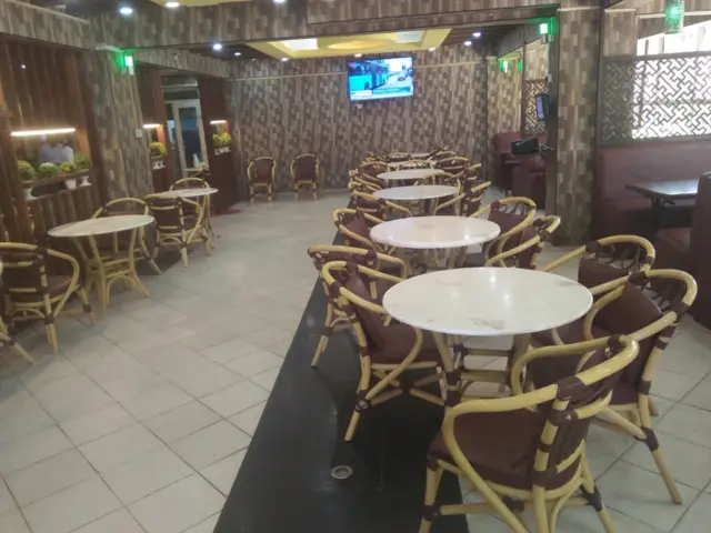 Maqaayadaha ayaa xiran, inkasta oo ay bixinayaan adeegyada dalabka ah