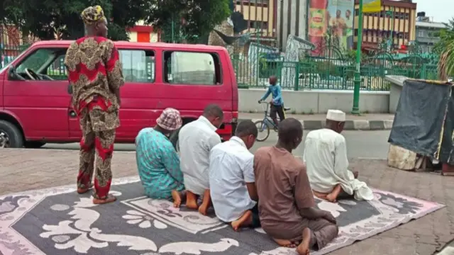 በናይጄሪያ በመስጂድ እና በአብያተክርስትያኖች የሚደረግ የአምልኮ ስነ ስርዓት ታግዷል