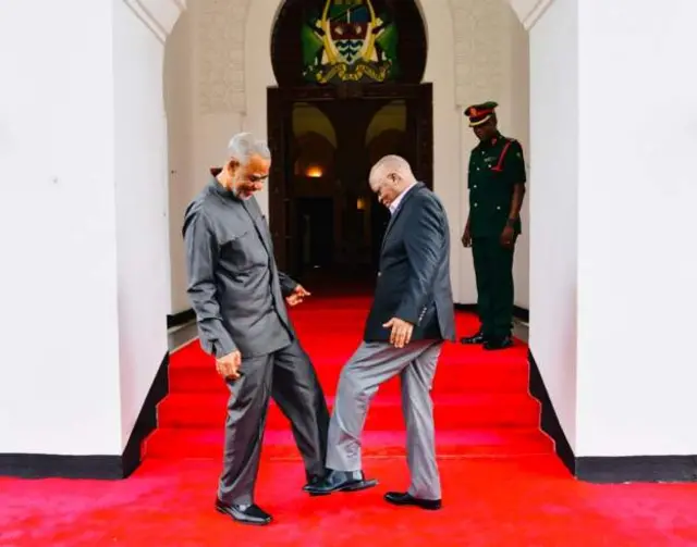 Madaxweyne John Magufuli oo doordibay in lugta uu ku salaamo siyaasi ka tirsan mucaaradka cabsi laga qabo Corona dartiis