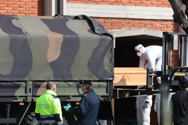 kaldırılan bir tabut