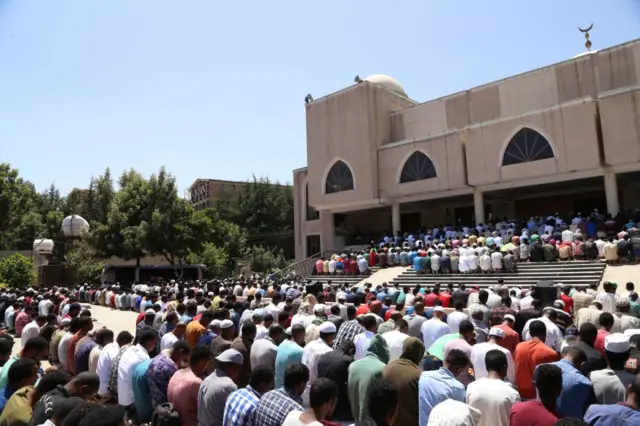 Hordoftoonni amantaa Islaamaa salaata Ramadaanaa guyyaa jalqabaa, kan bara 2018 Finfinneetti.