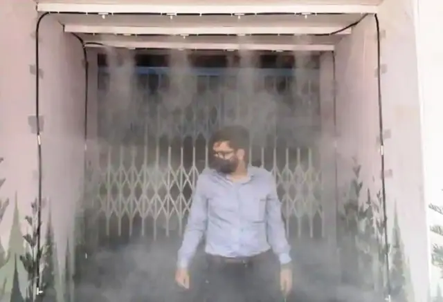आटोमेटिक सैनिटाइजिंग गेट