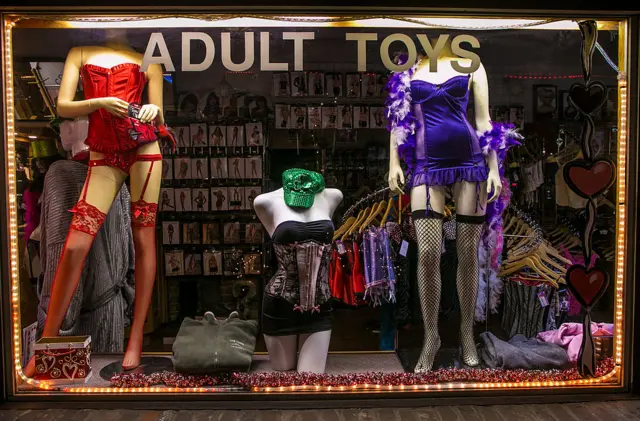 sex shop vitrini