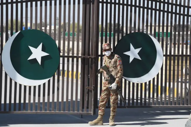 وزارت داخلہ: تمام سرحدیں مزید دو ہفتوں تک بند رہیں گی