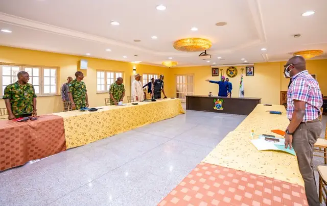 Lagos Gonvnor, Babajide Sanwo-Olu meet wit security