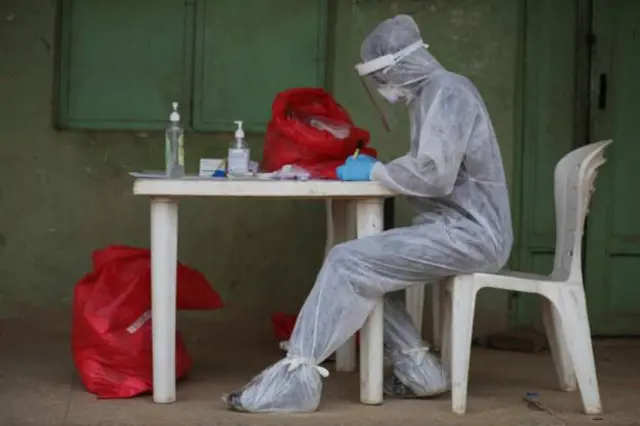 Nigerian doctors bin dey ask goment to provide enough protective gear