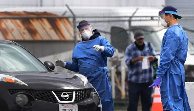 California'da sağlık görevlileri