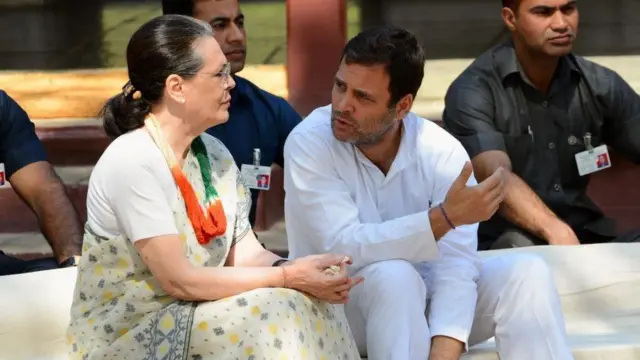 રાહુલ ગાંધી અને સોનિયા ગાંધી