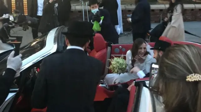 One Jewish wedding wey happun for New York before di lockdown