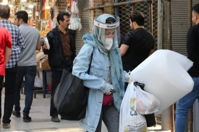 ஷாப்பிங் செய்ய அனுமதிக்கும் இரான்