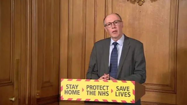 انگلینڈ کی نیشنل ہیلتھ سروس کے میڈیکل ڈائریکٹر پروفیسر سٹیفن پوویس