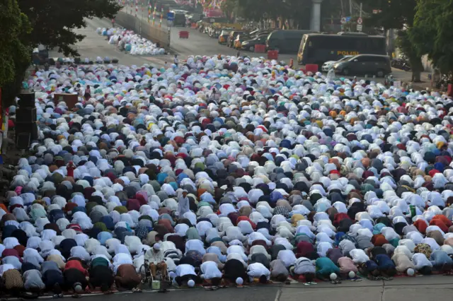 مخاوف في أندونيسيا من عودة المسلمين إلى قراهم خلال رمضان والعيد