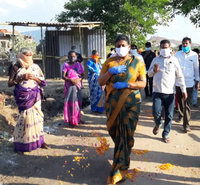 రోజా పై విమర్శలు