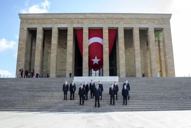 anıtkabir önünde milli eğitim bakanı ve heyeti